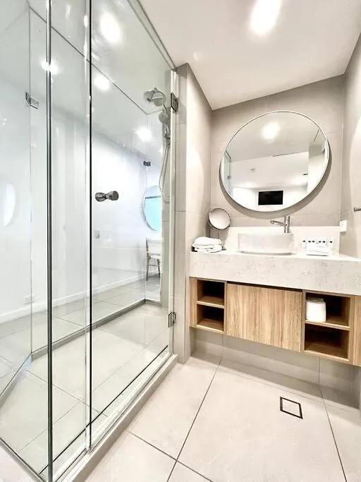 18Ob Absolute Beachfront - Noosa Main Beach